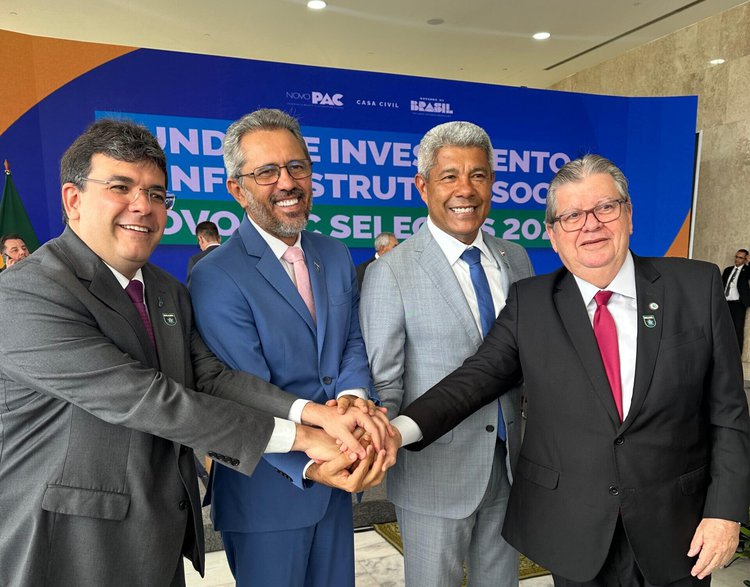 Rafael Fonteles ao lado dos governadores Elmano de Freitas da Costa (Ceará), Jerônimo Rodrigues (Bahia) e João Azevêdo Lins (Paraíba).