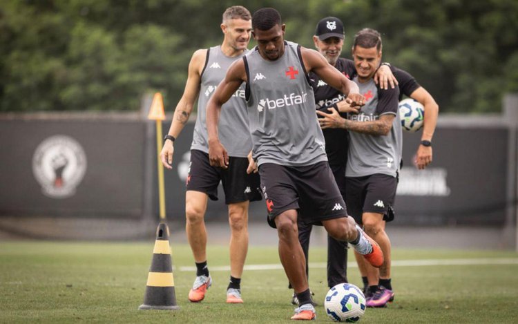 Rayan, destaque do Vasco, está na mira do Real Madrid.