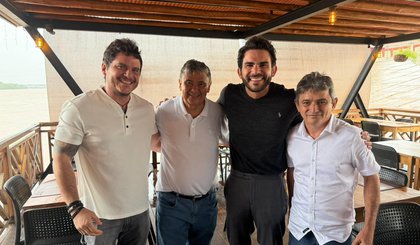 Wellington Dias entra em cena para conter crise no PT de Floriano após apoio de Carlos Eduardo a Ciro Nogueira (Foto: Instagram Dr Marcus Vinicius) Wellington Dias entra em cena para conter crise no PT de Floriano após apoio de Carlos Eduardo a Ciro Nogueira (Foto: Instagram Dr Marcus Vinicius)