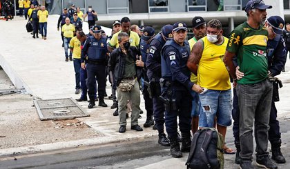 Além dos danos materiais provocados pela depredação das sedes dos Poderes. (Foto: Ueslei Marcelino/Reuters/8-1-2023) Além dos danos materiais provocados pela depredação das sedes dos Poderes. (Foto: Ueslei Marcelino/Reuters/8-1-2023)