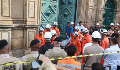 Desabamento em igreja no Pelourinho causa uma morte e deixa cinco feridos (Foto: Fernando Vivas/Folhapress) Desabamento em igreja no Pelourinho causa uma morte e deixa cinco feridos (Foto: Fernando Vivas/Folhapress)