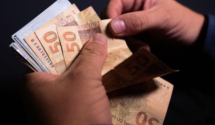 Dívidas em atraso? Bancos realizam mutirão com condições especiais em março (Foto: Marcello Casal Jr. / ABr) Dívidas em atraso? Bancos realizam mutirão com condições especiais em março (Foto: Marcello Casal Jr. / ABr)
