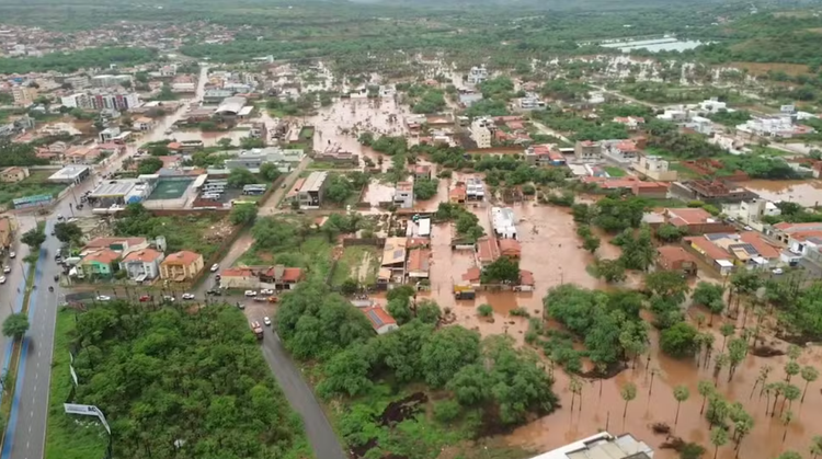 Em Picos, as enchentes devastaram a cidade entre os dias 13 e 14 de janeiro e deixaram duas pessoas mortas.