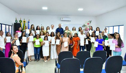 Empossados novos gestores escolares da rede municipal de ensino de Floriano (Foto: Divulgação / Prefeitura Municipal de Floriano)