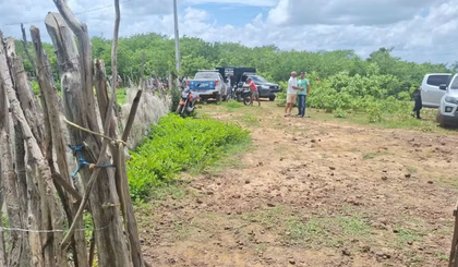 Homem é encontrado enterrado em matagal e polícia suspeita que seja pescador desaparecido. (Foto: Divulgação/Polícia Militar)