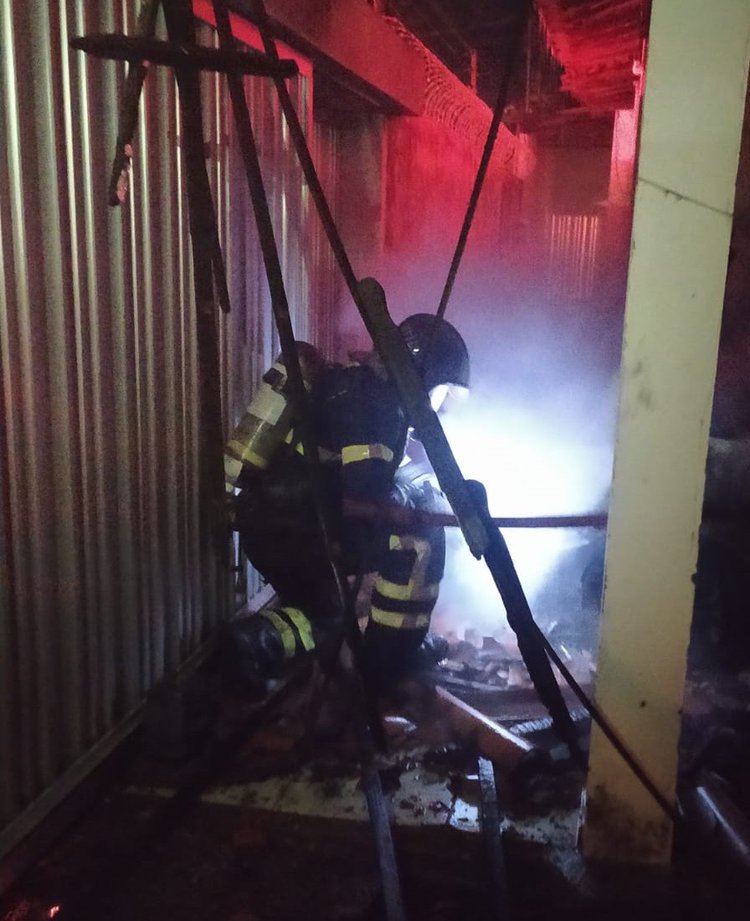 Incêndio destrói residência em Teresina e causa a morte de um cachorro