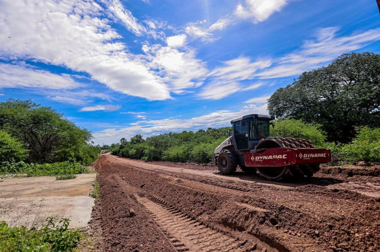 Investimentos do Governo do Estado na malha rodoviária têm modificado a realidade do interior do Piauí.