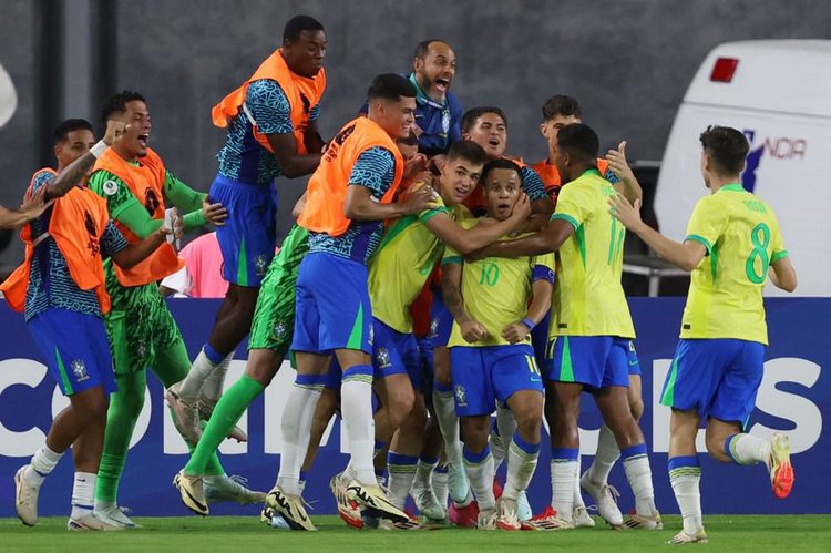 Mesmo com um a menos, Brasil vence o Uruguai no Sul-Americano Sub-20