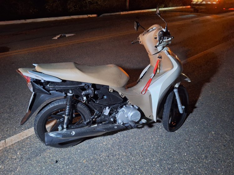 Motociclista morre atropelado após bater em carroça no Piauí.