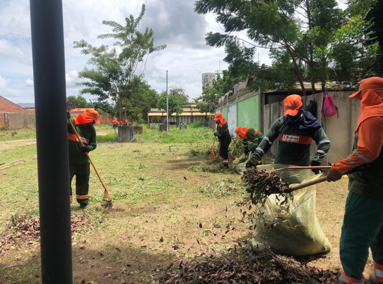 Mutirão de limpeza é realizado em escolas municipais e CEIs.