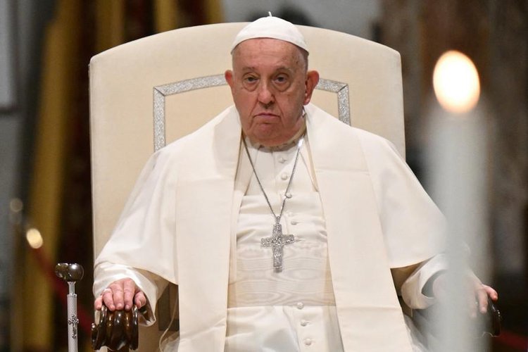 Papa Francisco tem noite tranquila, mas segue em estado crítico, diz Vaticano