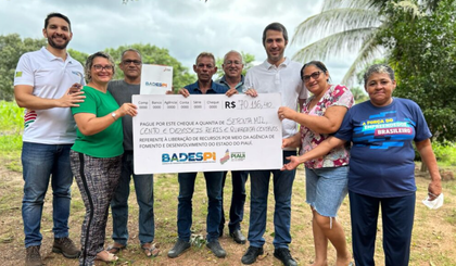 Pequenos produtores de Teresina recebem mais de R$ 65 mil da Badespi. (Foto: Divulgação/Governo do Piauí) Pequenos produtores de Teresina recebem mais de R$ 65 mil da Badespi. (Foto: Divulgação/Governo do Piauí)