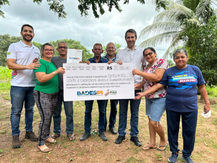 Pequenos produtores de Teresina recebem mais de R$ 65 mil da Badespi.