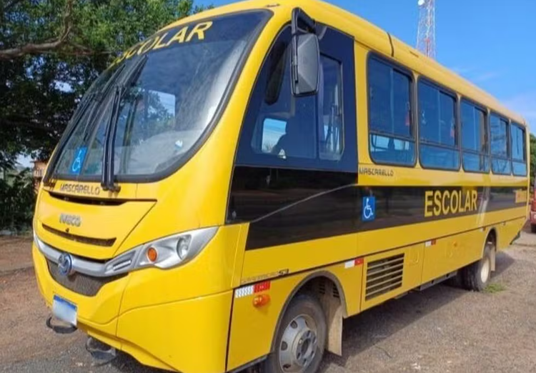 PRF flagra ônibus escolar do Ceará sendo utilizado no transporte de passageiros em Picos, no Piauí.