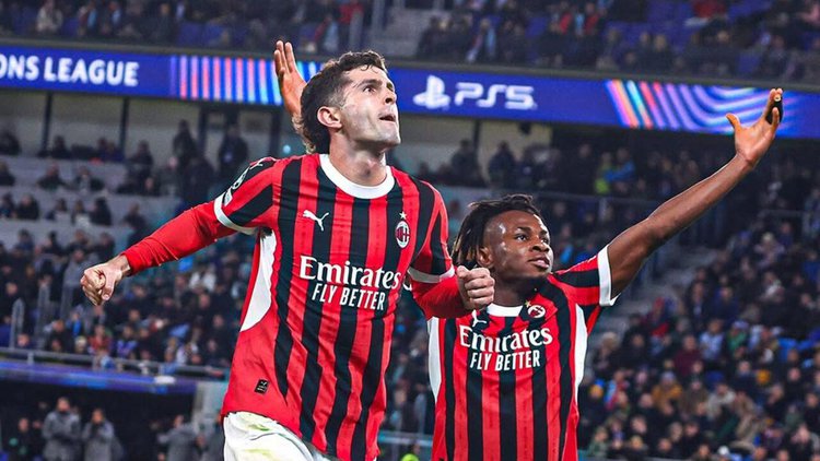 Pulisic marcou o primeiro gol do Milan no jogo contra o Slovan.