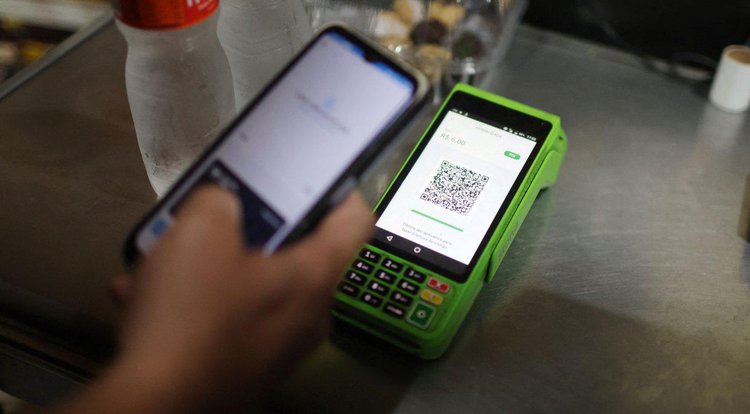 Segundo o Bradesco, o Pix por aproximação do banco abre o aplicativo automaticamente quando o cliente aproxima o celular da maquininha