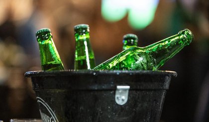 Teresina é a terceira capital que mais consome bebida alcoólica no Brasil; veja como pedir ajuda (Foto: Fábio Tito/g1) Teresina é a terceira capital que mais consome bebida alcoólica no Brasil; veja como pedir ajuda (Foto: Fábio Tito/g1)