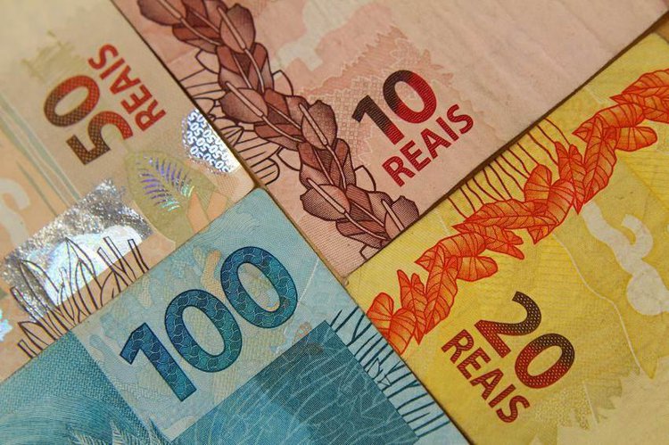 Trabalhadores receberão R$ 8,1 bi de lucros de 2020 e rendimento total do FGTS será de 4,9%.