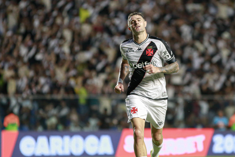 Vegetti marcou os dois gols do Vasco no empate contra o Volta Redonda.