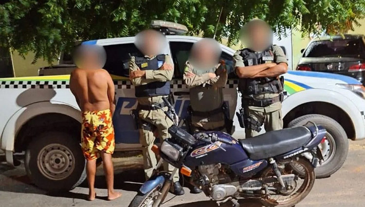Veículo foi furtado às 3h enquanto vítima dormia, segundo a polícia.