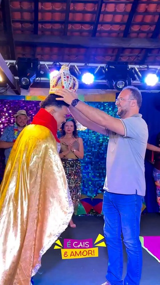 Vice Joab Curvina coroando rei do carnaval