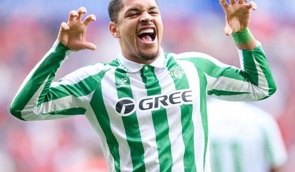 Vitor Roque defende o Betis (Foto: Divulgação / Betis) Vitor Roque defende o Betis (Foto: Divulgação / Betis)