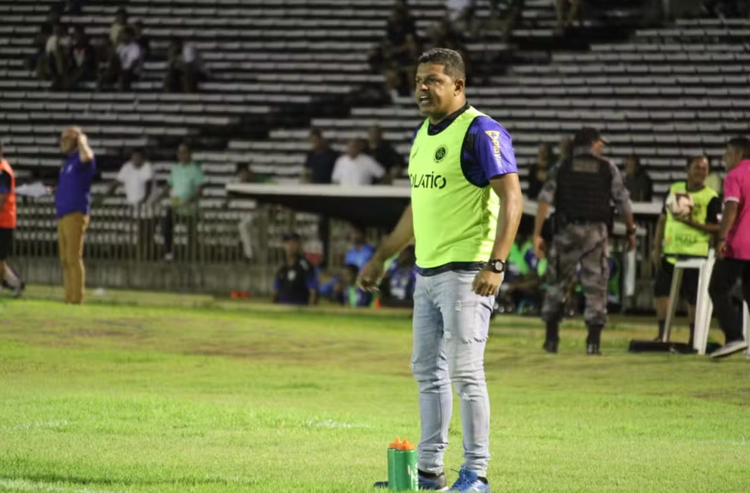 Washington Luiz, técnico do Atlético-PI.