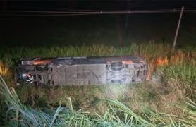 Acidente na Dutra deixa 25 feridos e causa a morte de um adolescente