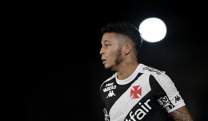 Adson em ação na vitória do Vasco sobre o Santos (Foto: Thiago Ribeiro/AGIF) Adson em ação na vitória do Vasco sobre o Santos (Foto: Thiago Ribeiro/AGIF)
