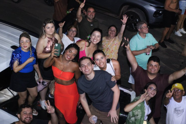 Cais e Amor: Floriano embala multidão no seu 3º arrastão com Uns Kamaradas.