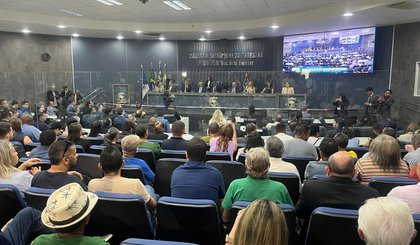 Câmara de Teresina aprova lei que proíbe execução de músicas e vídeos com conteúdo obsceno ou de apologia ao crime em escolas (Foto: Izabella Lima/ g1 Piauí) Câmara de Teresina aprova lei que proíbe execução de músicas e vídeos com conteúdo obsceno ou de apologia ao crime em escolas (Foto: Izabella Lima/ g1 Piauí)