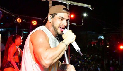 Carnaval 2025: Ávine Vinny reúne multidão no 2o arrastão de Floriano (Foto: Divulgação / Prefeitura Municipal de Floriano)