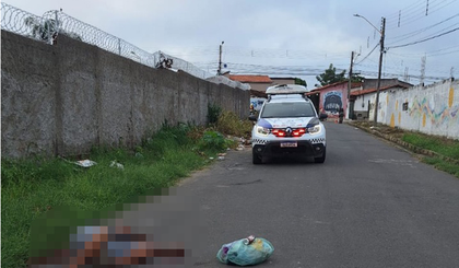 Corpo estava em via pública próximo a escolas; polícia suspeita de homicídio. (Foto: divulgação PM-PI) Corpo estava em via pública próximo a escolas; polícia suspeita de homicídio. (Foto: divulgação PM-PI)