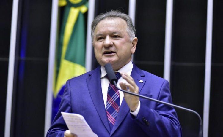 Deputado federal Merlong Solano durante pronunciamento na Câmara - (Zeca Ribeiro/Câmara dos Deputados)