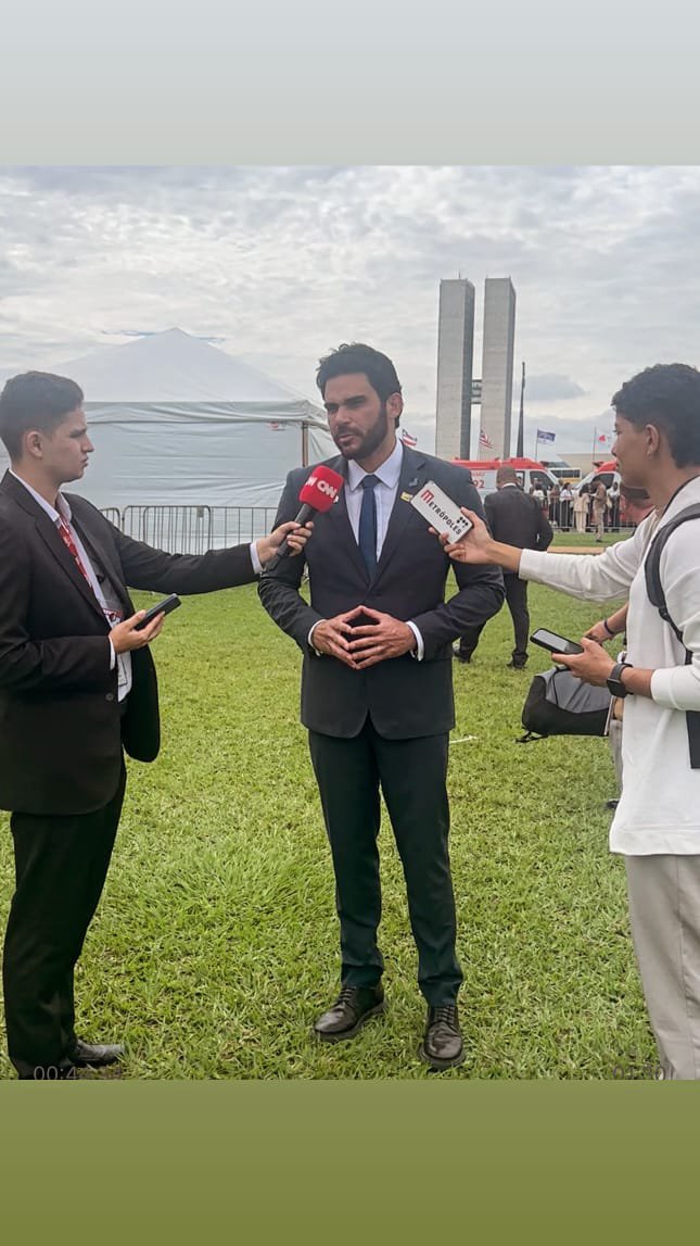 Deputado Marcus Vinicius do PT em cerimônia de entrega de ambulância do SAMU