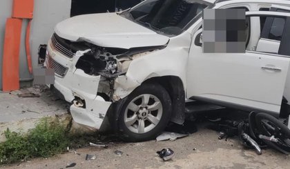 Dois homens foram baleados dentro de um carro em Campo Maior. Um morreu. (Foto: PM-PI)