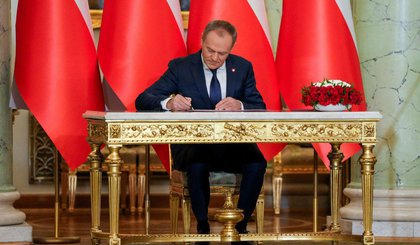 Donald Tusk toma posse como primeiro-ministro da Polônia• 13/12/2023 REUTERS/Aleksandra Szmigiel (Foto: • 13/12/2023 REUTERS/Aleksandra Szmigiel) Donald Tusk toma posse como primeiro-ministro da Polônia• 13/12/2023 REUTERS/Aleksandra Szmigiel (Foto: • 13/12/2023 REUTERS/Aleksandra Szmigiel)