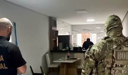 Durante a operação foram cumpridos quatro mandados judiciais expedidos pela 5ª Vara Federal Criminal do Piauí, dois de prisão temporária e dois de busca e apreensão. (Foto: Divulgação/Polícia Federal)