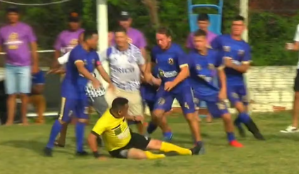 Durante o confronto entre Nova Geração e América, uma confusão generalizada se instaurou, culminando na agressão ao árbitro Wallison Carvalho. (Foto: AGP & Raynes Ravel)
