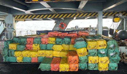 Embarcação tribulada por brasileiros levava quase 7 toneladas de cocaína para Europa.• Defesa Nacional de Portugal no X (Foto: • Defesa Nacional de Portugal no X) Embarcação tribulada por brasileiros levava quase 7 toneladas de cocaína para Europa.• Defesa Nacional de Portugal no X (Foto: • Defesa Nacional de Portugal no X)