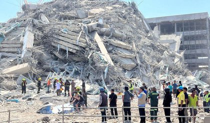 Equipes de resgate trabalham em meio a escombros de prédio em Bangkok após terremoto. (Foto: • REUTERS/Ann Wang - 28/03/2025) Equipes de resgate trabalham em meio a escombros de prédio em Bangkok após terremoto. (Foto: • REUTERS/Ann Wang - 28/03/2025)