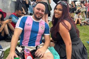 Fãs de Jão viajam quilômetros para viver a emoção do Lollapalooza 2025. Conheça histórias