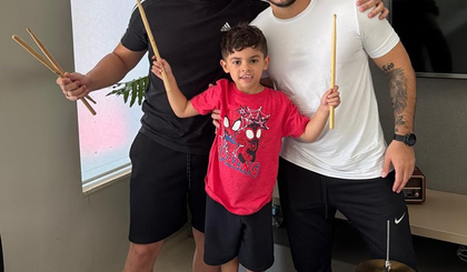 Fãs exaltam talento de Léo e se emocionam com o legado da mãe cantora (Foto: Reprodução / Redes sociai) Fãs exaltam talento de Léo e se emocionam com o legado da mãe cantora (Foto: Reprodução / Redes sociai)