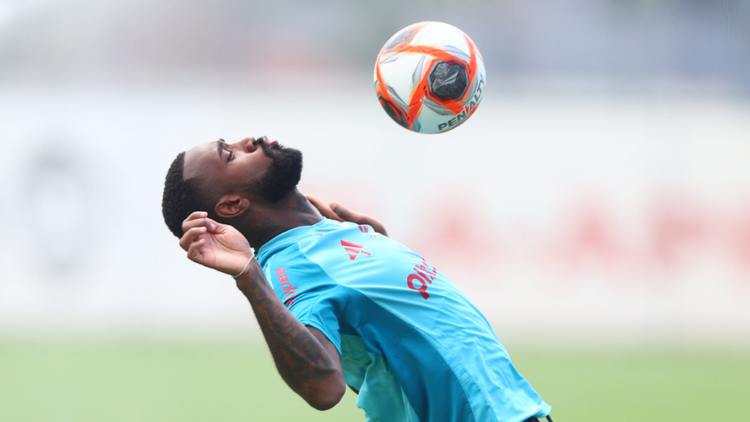 Filipe Luís define time titular para jogo do Flamengo x Fluminense em treino desta terça