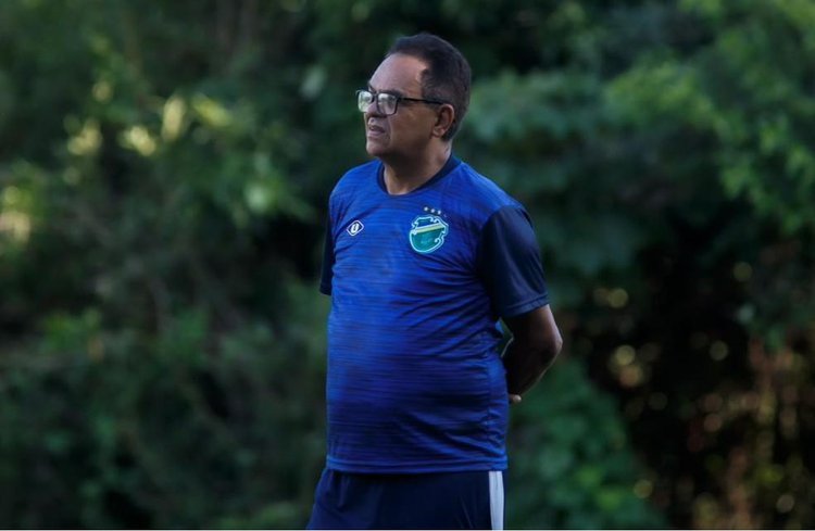 Francisco Diá, técnico do Altos
