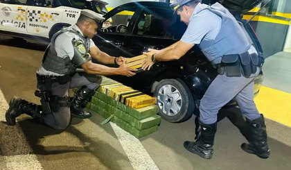 Homem é preso em flagrante com quase 200 kg de maconha em rodovia de SP. (Foto: Divulgação/Polícia Rodoviária) Homem é preso em flagrante com quase 200 kg de maconha em rodovia de SP. (Foto: Divulgação/Polícia Rodoviária)