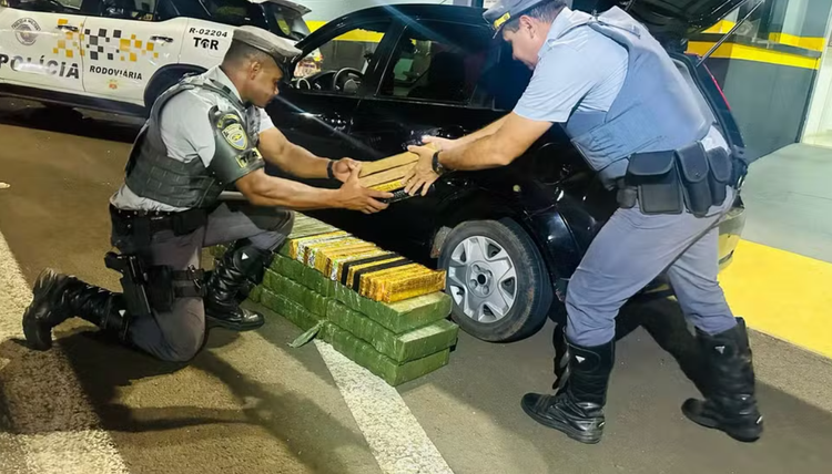 Homem é preso em flagrante com quase 200 kg de maconha em rodovia de SP.