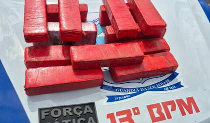 Homem é preso sob posse de 10 km de maconha. (Foto: Divulgação: Polícia Militar do Piauí) Homem é preso sob posse de 10 km de maconha. (Foto: Divulgação: Polícia Militar do Piauí)