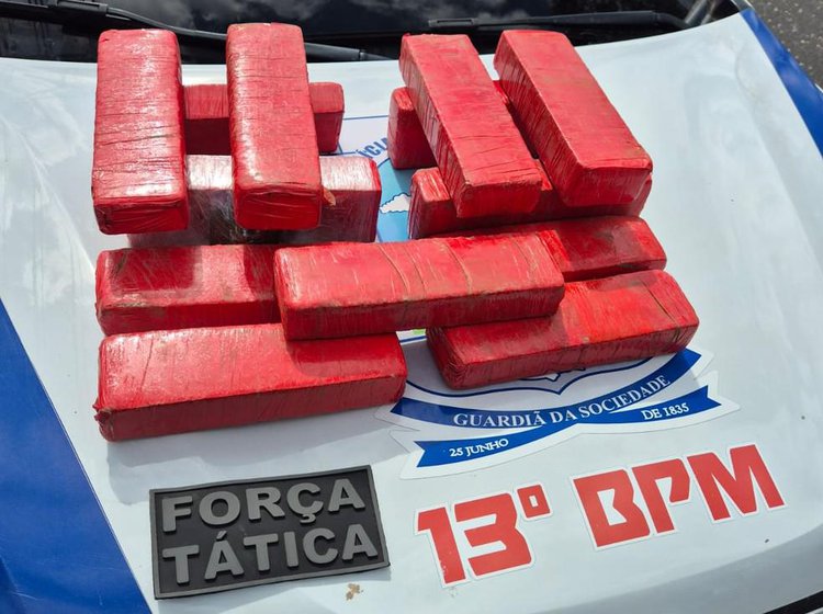 Homem é preso sob posse de 10 km de maconha.
