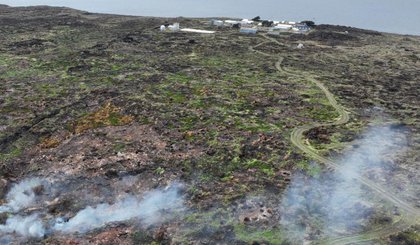 Incêndio destrói metade da Ilha de Amsterdam, a mais isolada do mundo (Foto: Divulgação) Incêndio destrói metade da Ilha de Amsterdam, a mais isolada do mundo (Foto: Divulgação)
